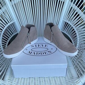 Steve Madden “Caliber” Taupe Sneakers with Dual Side Zippers